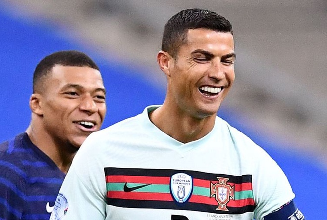 Dàn sao tuyển Pháp đồng loạt đăng ảnh Ronaldo
