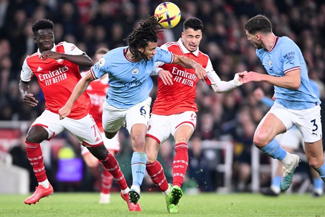 Đại chiến ở Ngoại hạng Anh