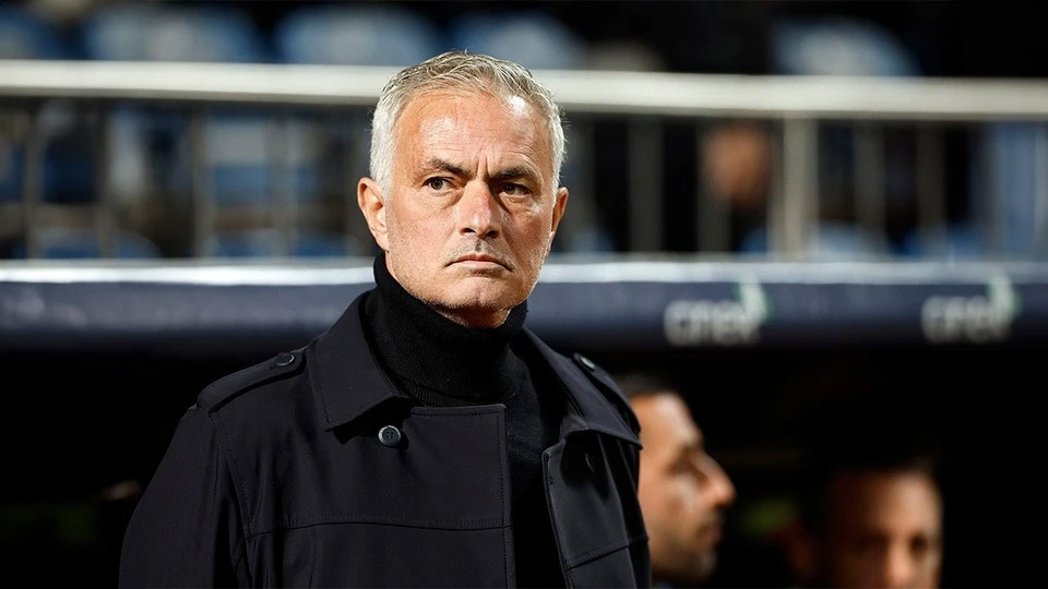Mourinho nguy cơ vứt bỏ cả mùa giải