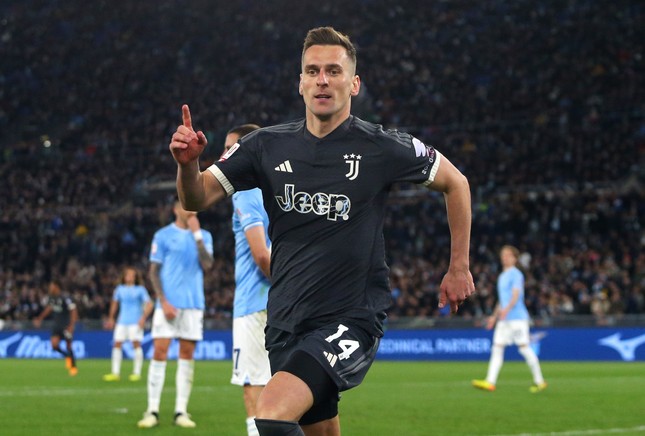 Milik đưa Juventus vào chung kết Coppa Italia