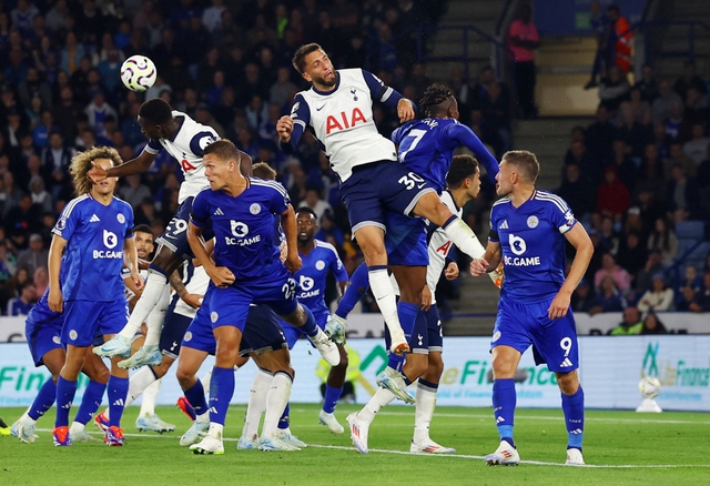 Tottenham bị Leicester cầm hòa ngày ra quân Ngoại hạng Anh