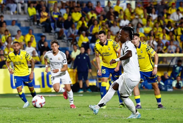 Mbappe lại tịt ngòi khi Vinicius giải cứu Real Madrid