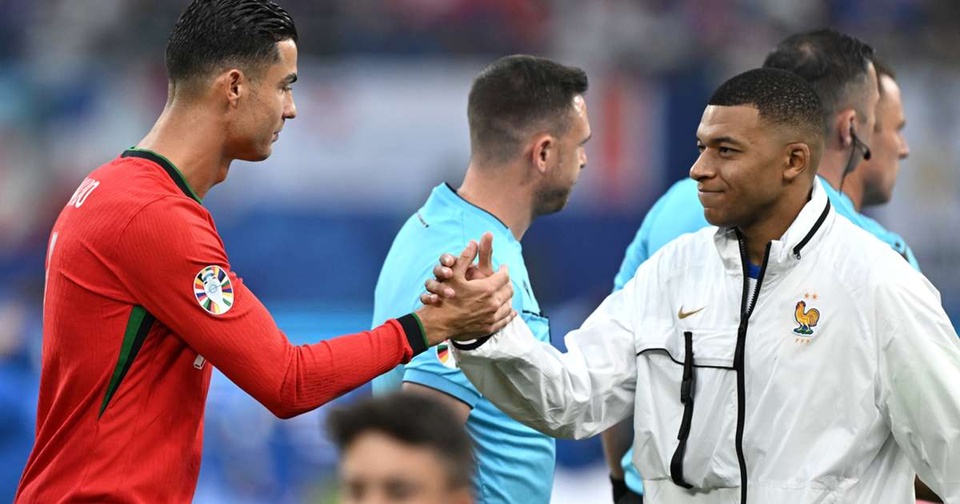 Ronaldo ủng hộ Mbappe giành Quả bóng vàng