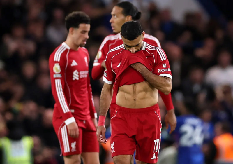 Liverpool thua sốc, MU vào Top 4 Premier League