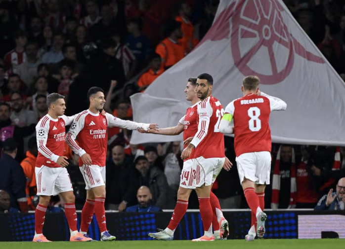 Arsenal đại phá Olympiakos, bay cao Top 5 Champions League