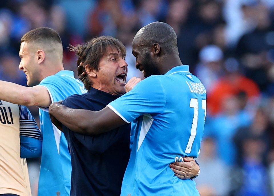 Lukaku lại hóa người hùng