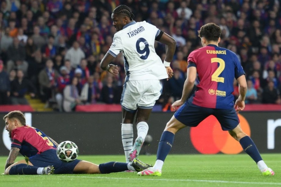 Cú đánh gót đi vào lịch sử Champions League