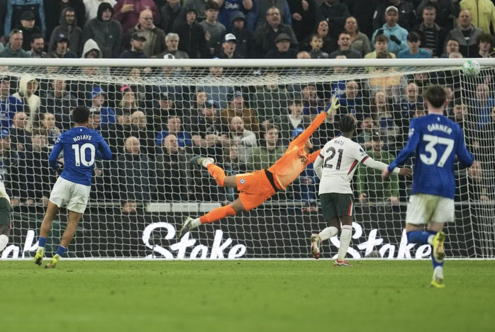 Chelsea thua sốc Everton