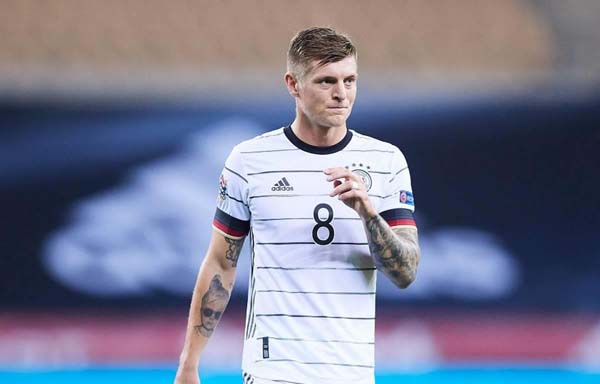 Toni Kroos: Tôi không cần thiết phải thông báo với Loew
